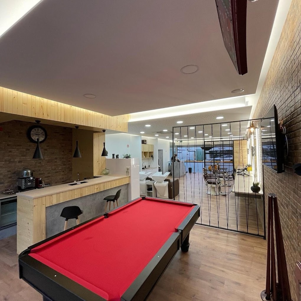 Faria's Barbearia — bilhar e bar